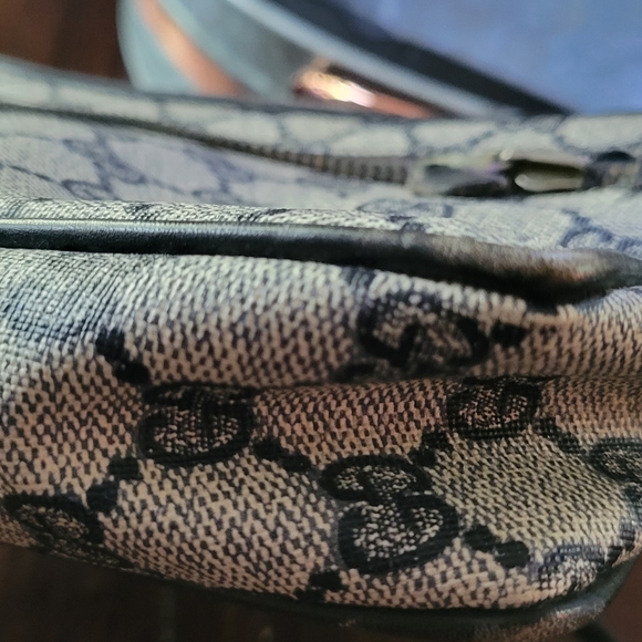 GUCCI Monogram Navy Web GG purse - Picture 7 of 13